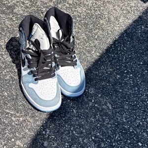 Nike High-Top Sneakers in White, Light Blue and Black